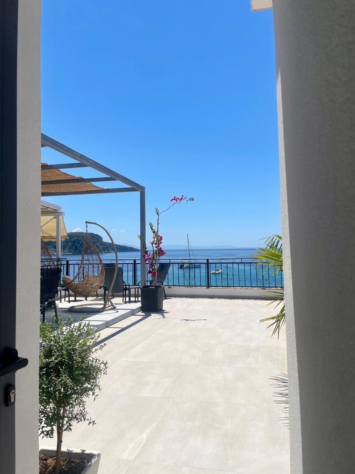 1932 Bed & Breakfast Himare